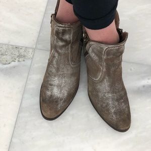 Seychelles Lucky Penny Bootie in Pewter SZ 9.5